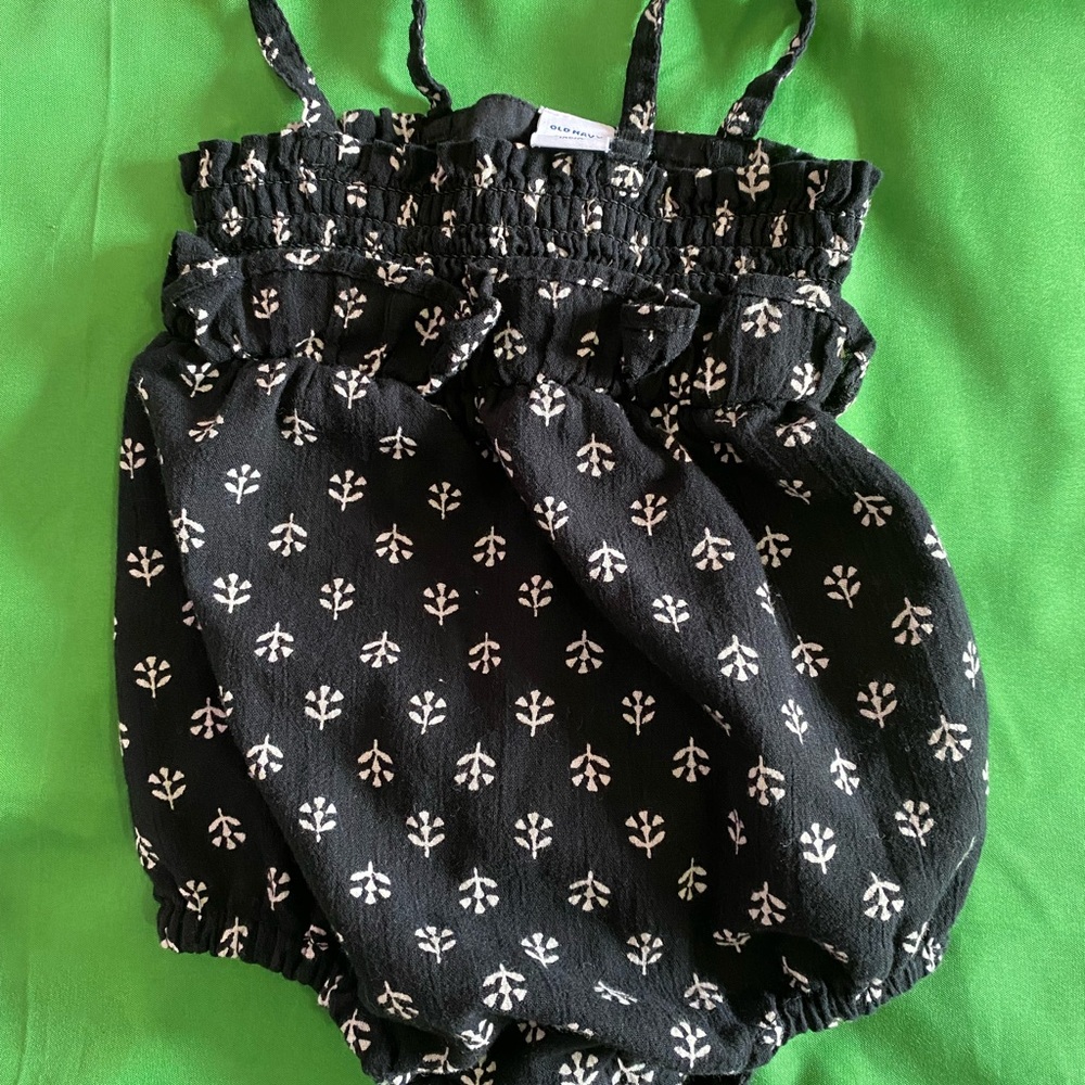 Old Navy 3-6 m